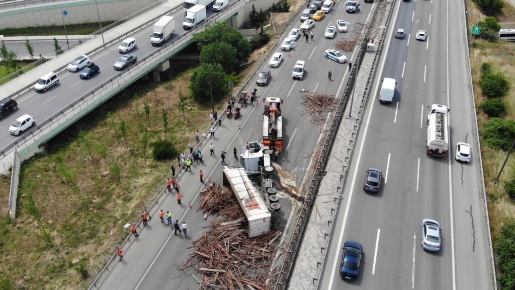 TEM Otoyolu'nda Tır Kazası