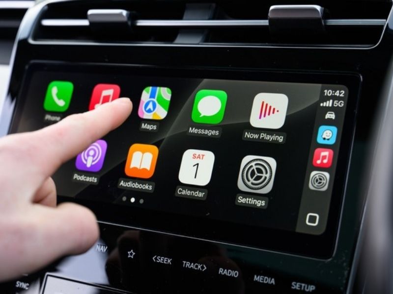 Teknolojinin Direksiyona Geçtiği An: Apple CarPlay ve Android Auto Nedir?